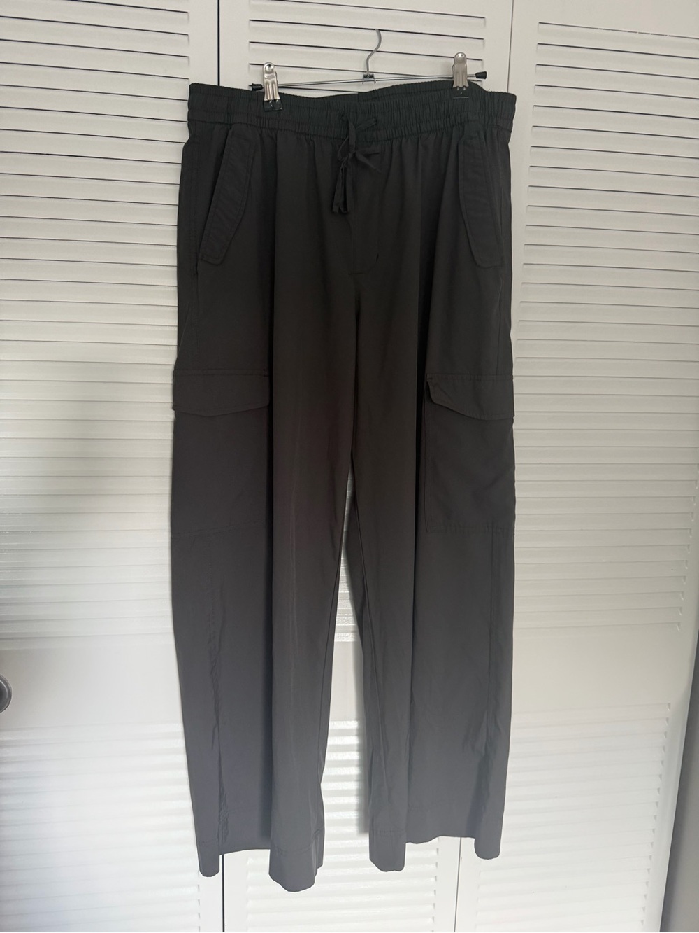 Old Navy Black Wide-Leg Cargo Jogger Pants